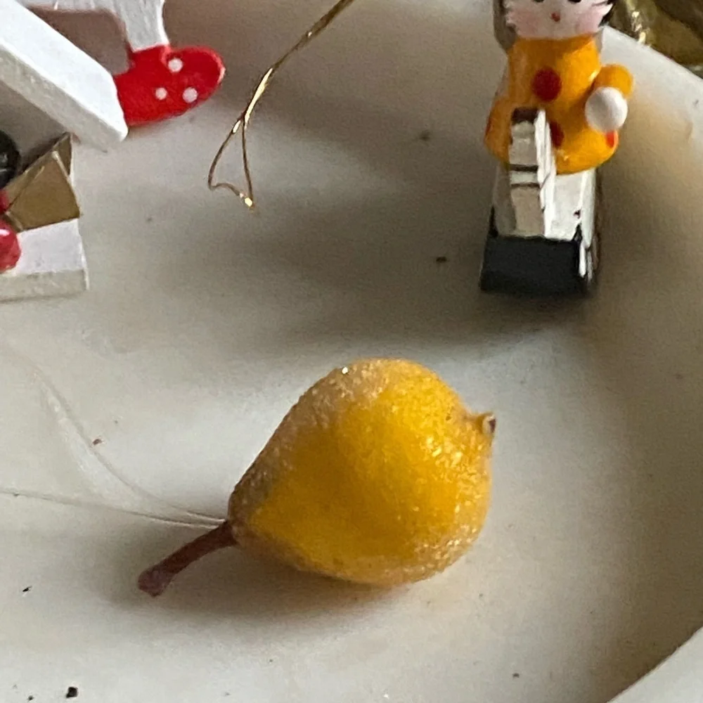 𝅺5 wooden painted Christmas tree ornaments and a pear_7
